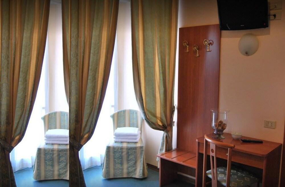 רימיני Hotel Acerboli מראה חיצוני תמונה