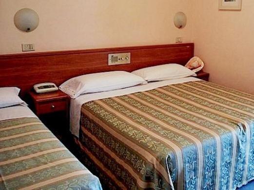 רימיני Hotel Acerboli מראה חיצוני תמונה