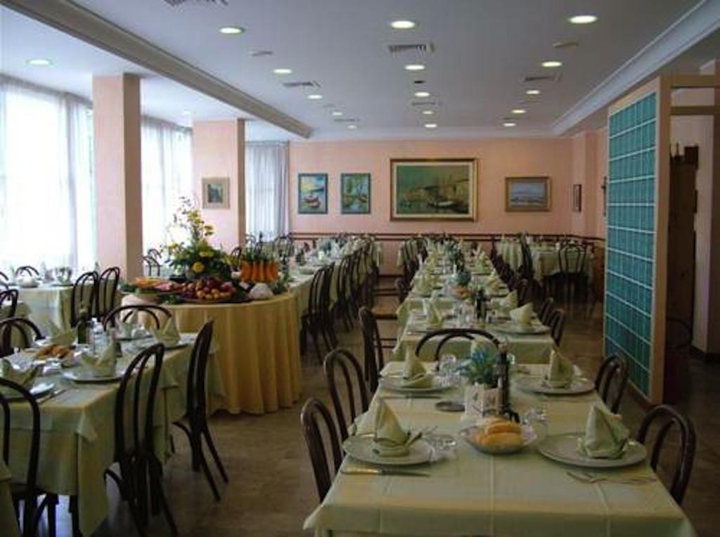 רימיני Hotel Acerboli מראה חיצוני תמונה