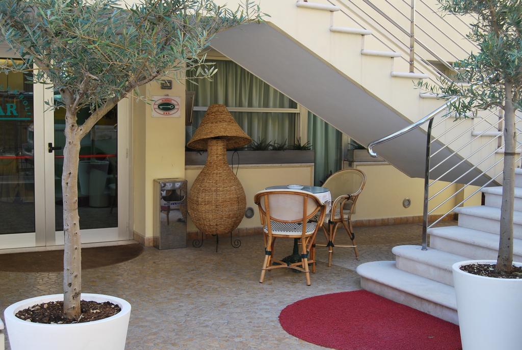 רימיני Hotel Acerboli מראה חיצוני תמונה