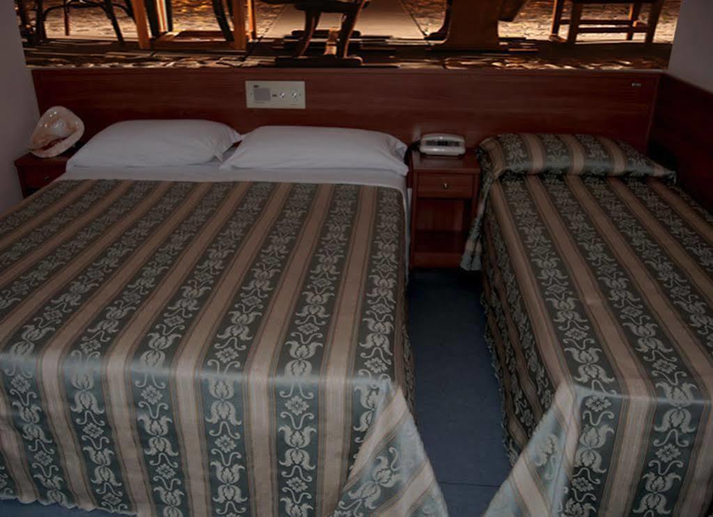 רימיני Hotel Acerboli מראה חיצוני תמונה